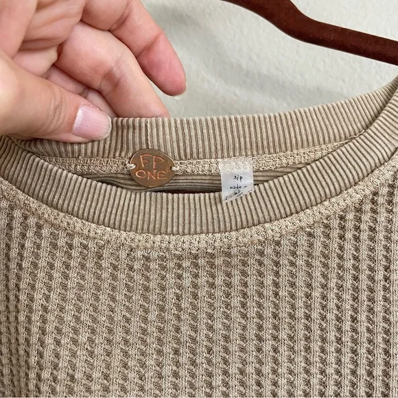 Free People FP One Blake Thermal Waffle Knit Patch Elbows Top Moon Rock Size S - Picture 4 of 8